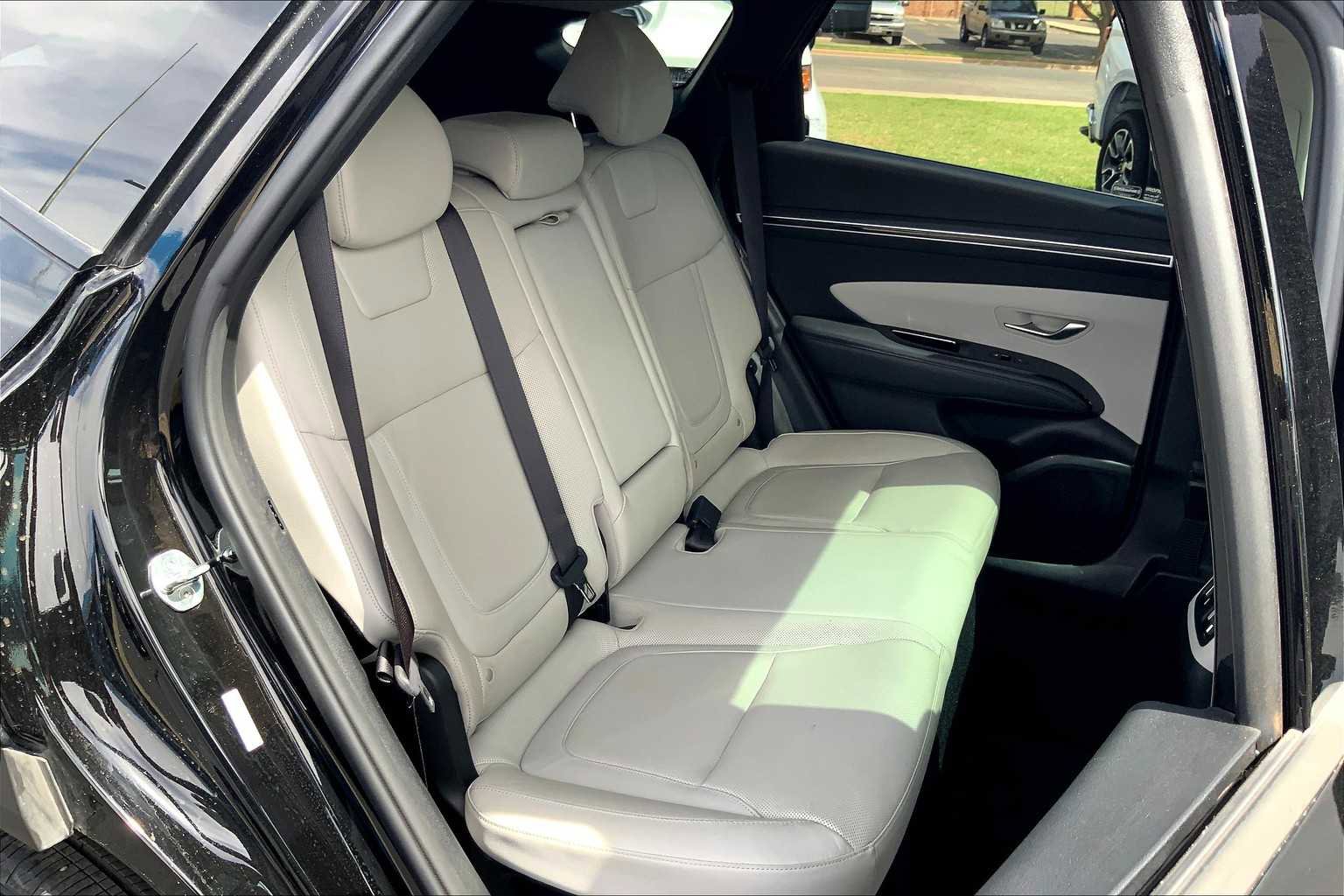Used 2022 Hyundai Tucson Limited AWD/4WD image 19