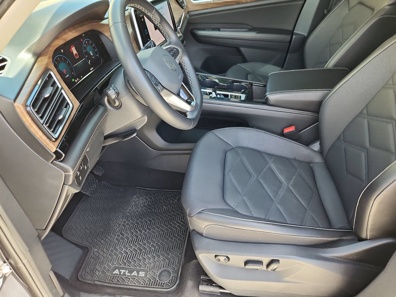 Used 2024 Volkswagen Atlas SE AWD/4WD image 10