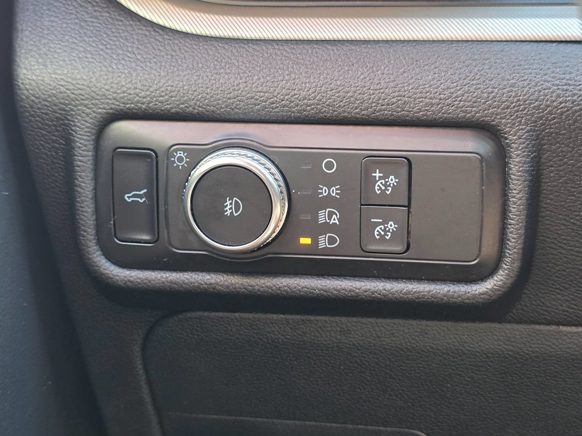 Used 2020 Ford Explorer XLT w/ Equipment Group 202A AWD/4WD image 45