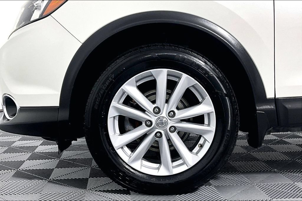 Used 2018 Nissan Rogue Sport SV w/ SV All-Weather Package AWD/4WD image 8