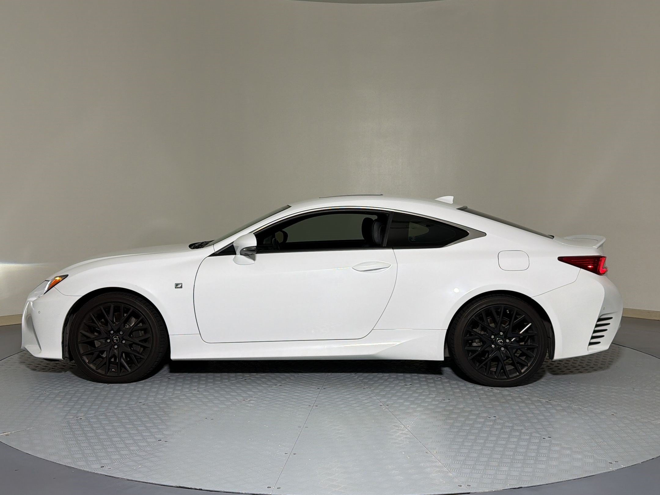 Used 2017 Lexus RC 200t F Sport RWD image 2