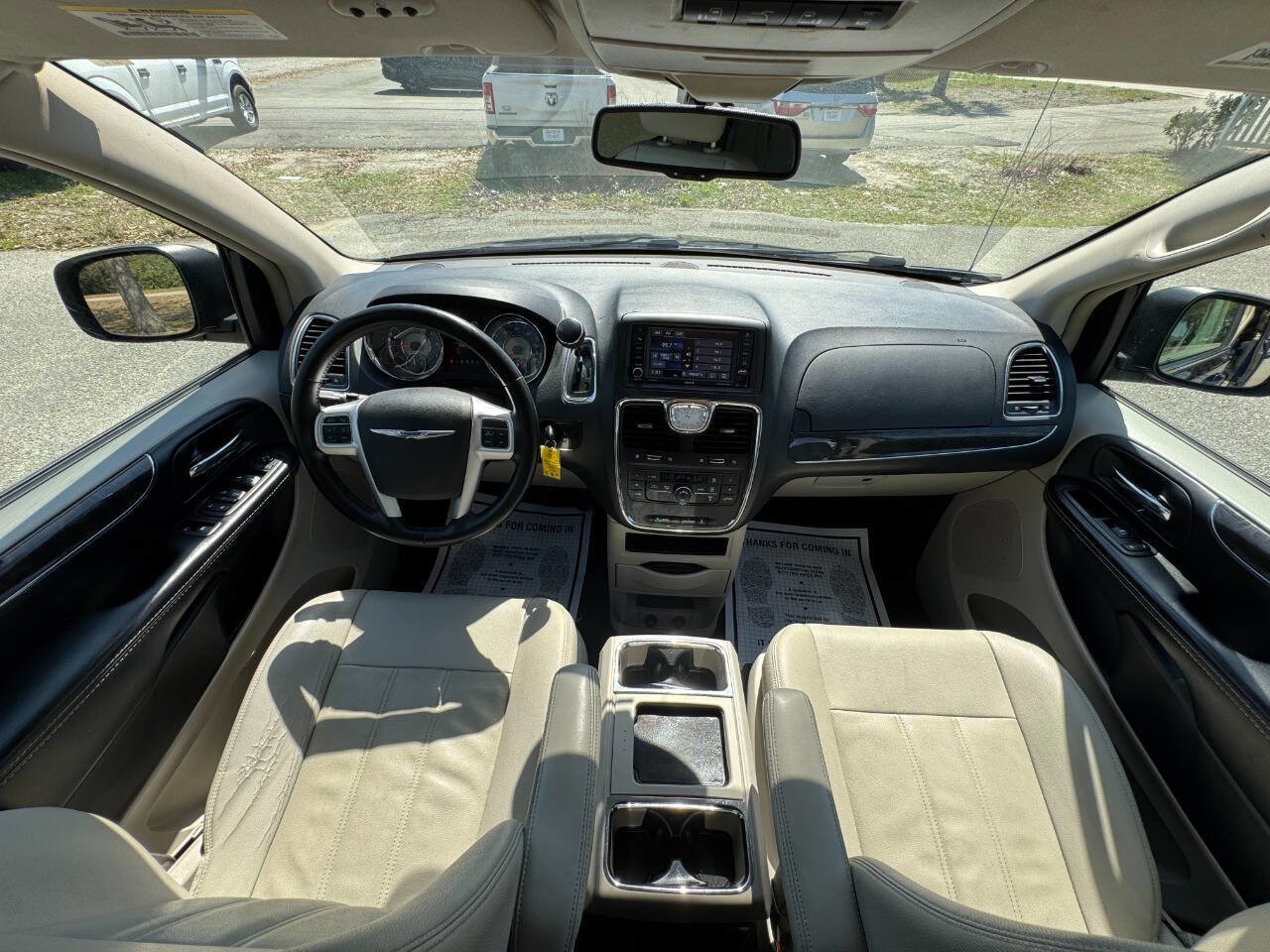 Used 2015 Chrysler Town & Country Touring image 15