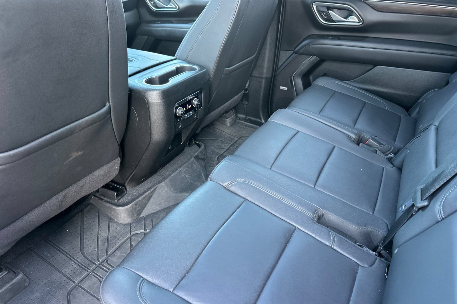 Used 2024 Chevrolet Suburban Z71 w/ Luxury Package AWD/4WD image 14