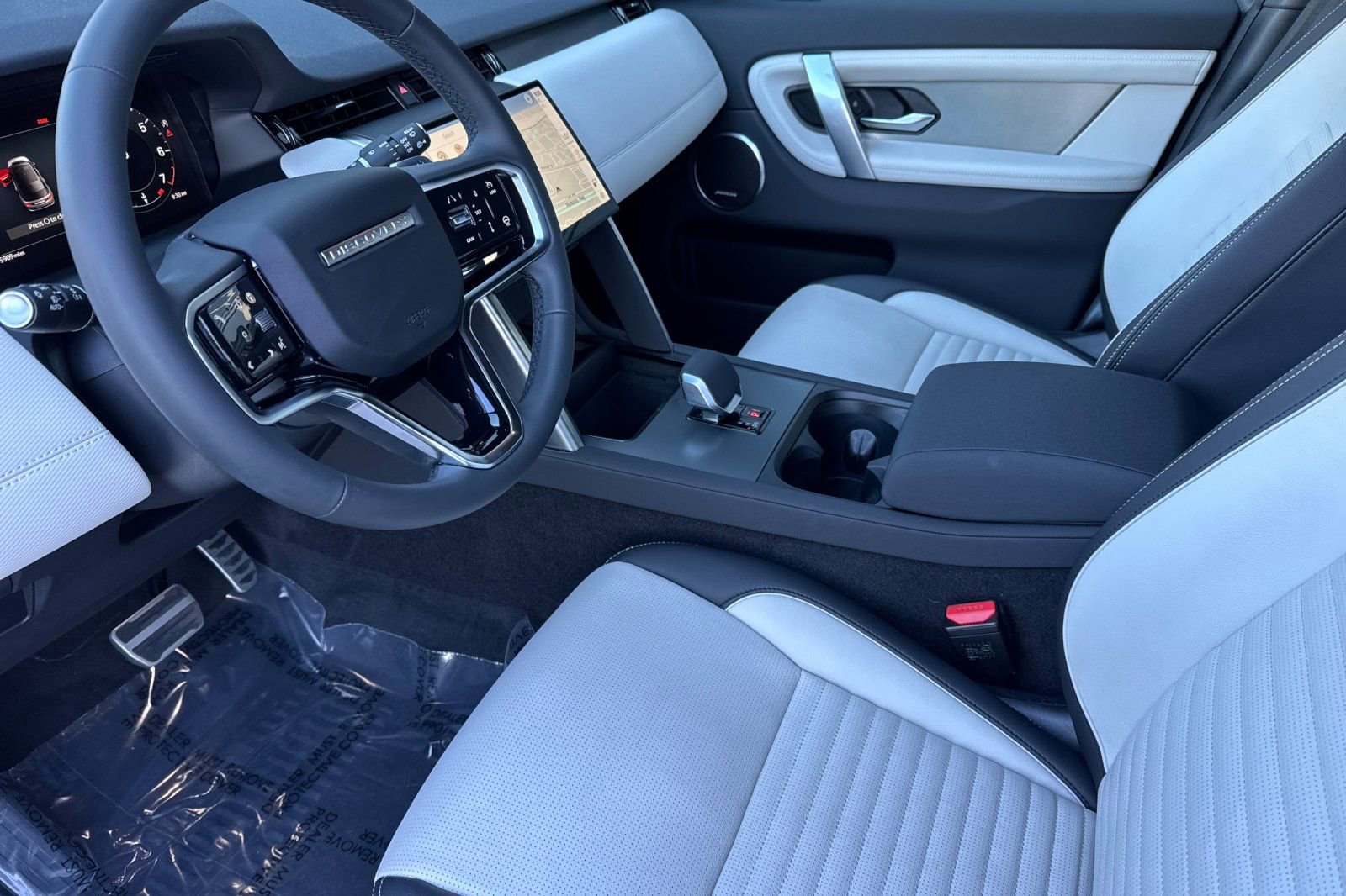 Used 2025 Land Rover Discovery Sport Dynamic SE image 9