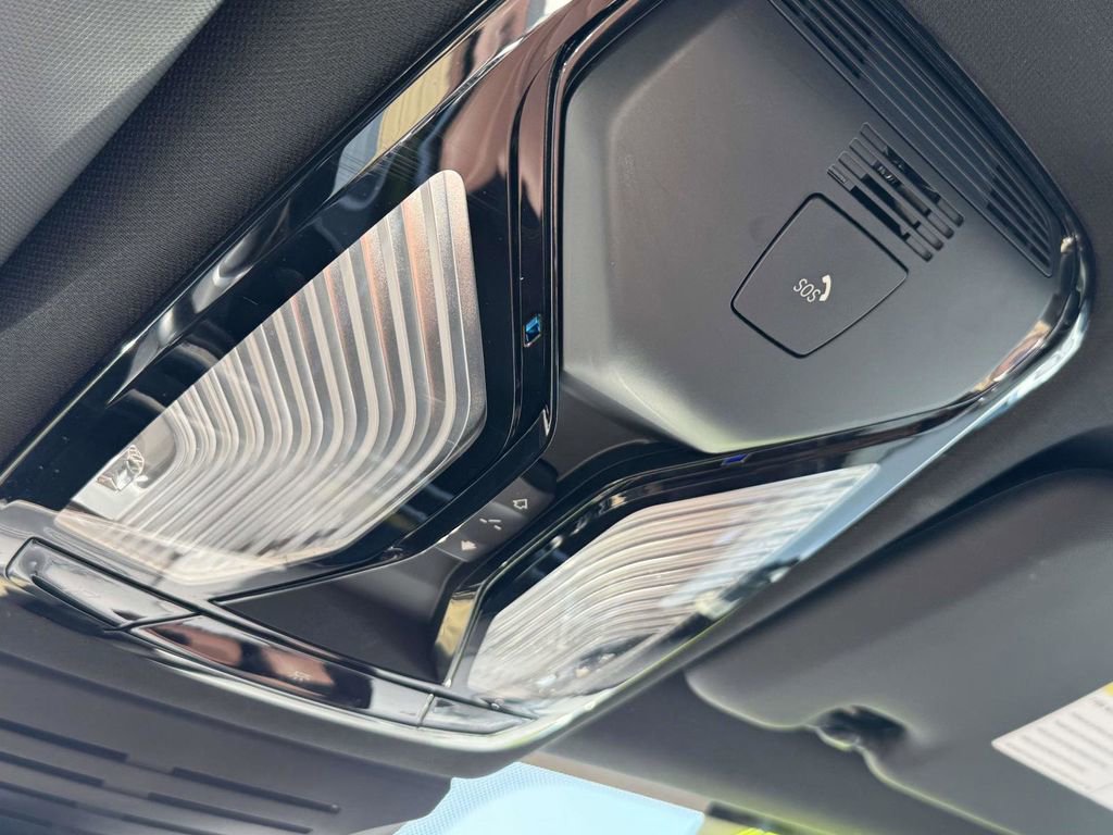 Used 2024 BMW X5 sDrive40i w/ M Sport Package image 11