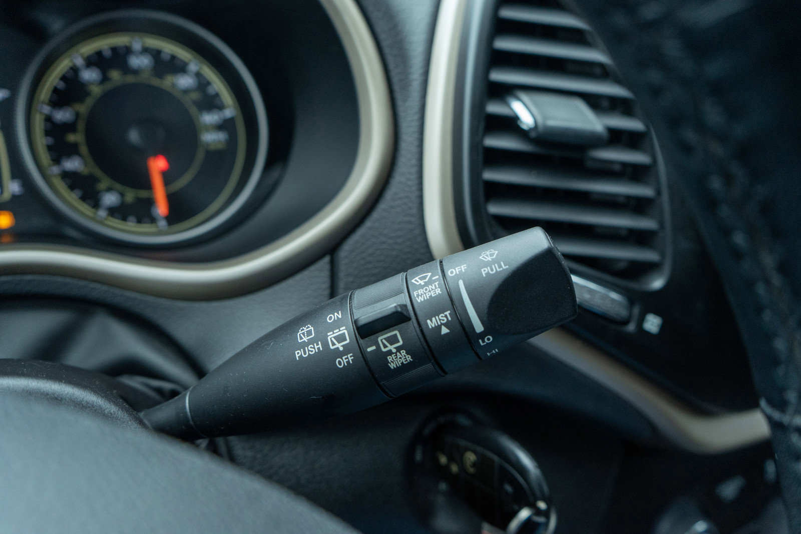 Used 2017 Jeep Cherokee Latitude w/ Cold Weather Group image 25