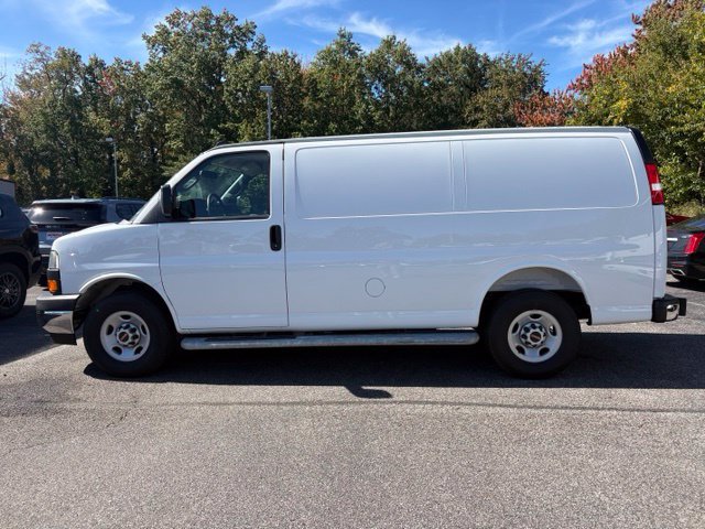 Used 2025 GMC Savana 2500 w/ Driver Convenience Package RWD image 2