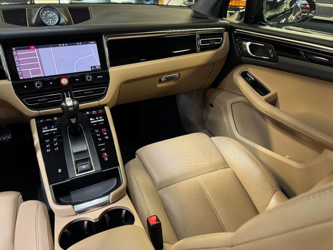 Used 2024 Porsche Macan w/ Premium Plus Package image 29
