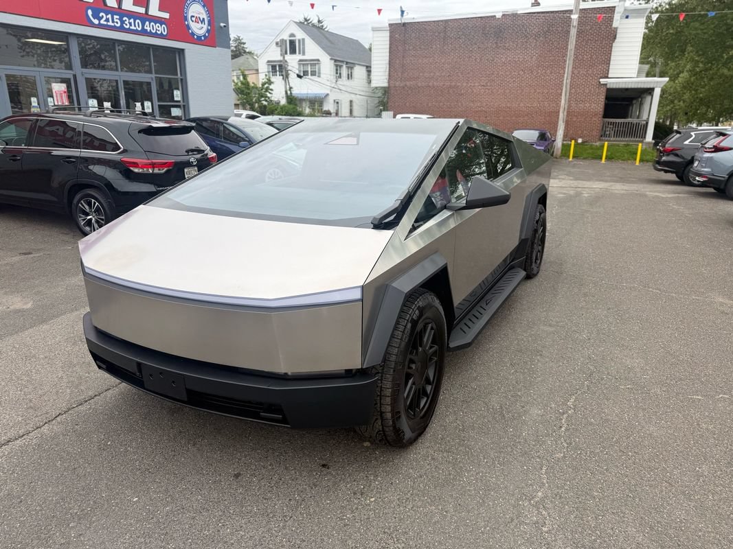 Used 2024 Tesla Cybertruck AWD Crew Cab image 13