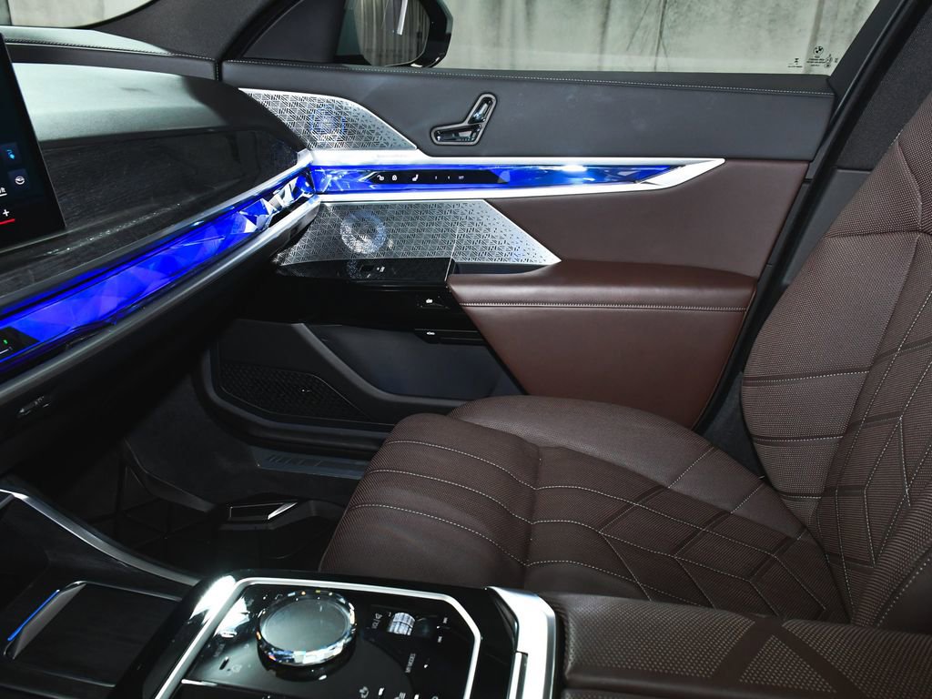 Used 2024 BMW i7 xDrive60 image 55