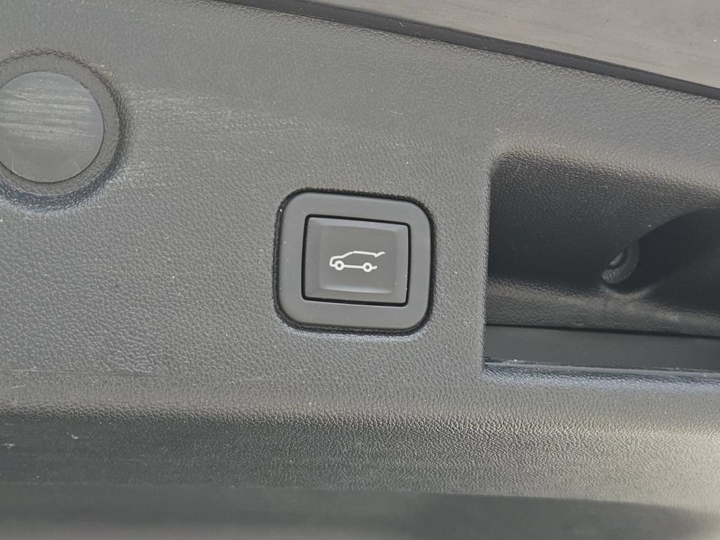 Used 2019 Chevrolet Equinox LT w/ Sun & Navigation Package FWD image 12