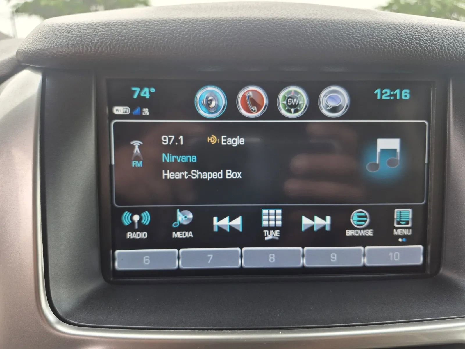 Used 2018 Chevrolet Suburban LT AWD/4WD image 31