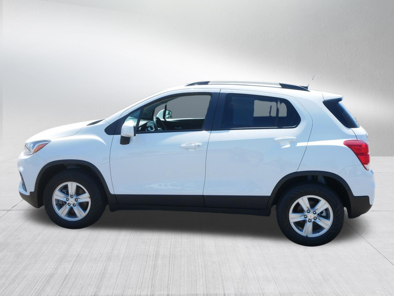 Used 2022 Chevrolet Trax LT w/ LT Convenience Package AWD/4WD image 4