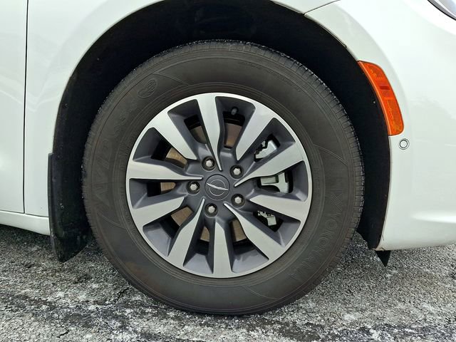 Used 2023 Chrysler Pacifica Touring-L FWD image 8