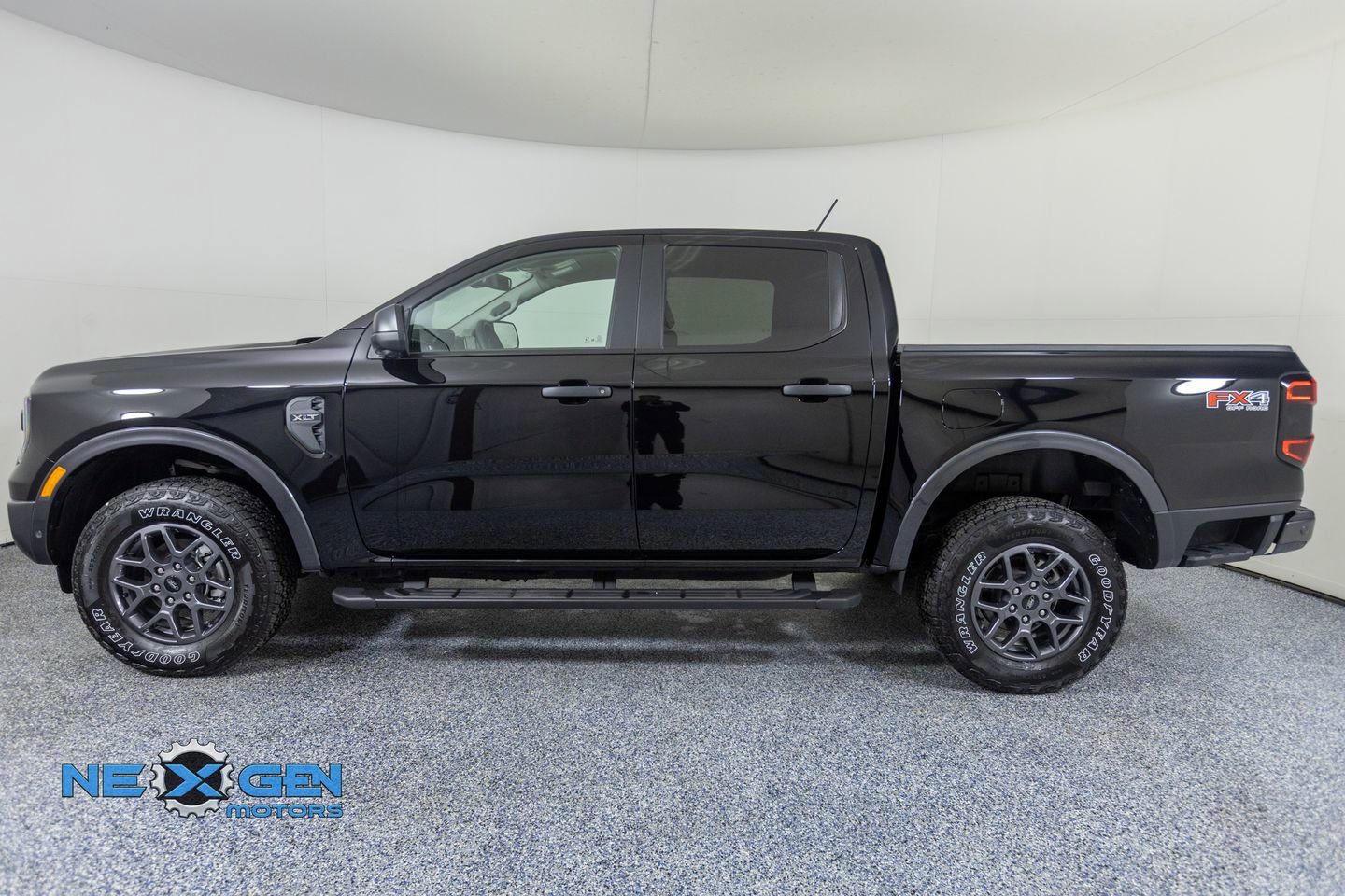 Used 2024 Ford Ranger XLT w/ Technology Package AWD/4WD image 4