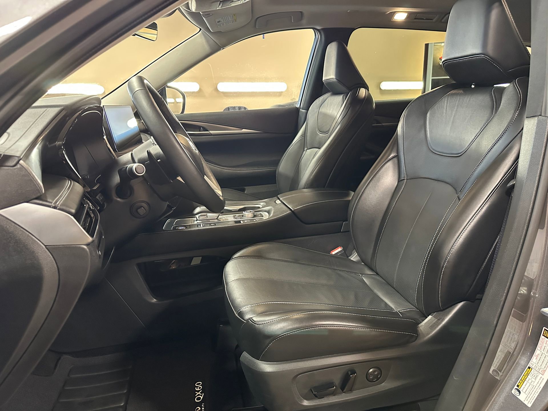 Used 2025 INFINITI QX60 Luxe AWD/4WD image 10