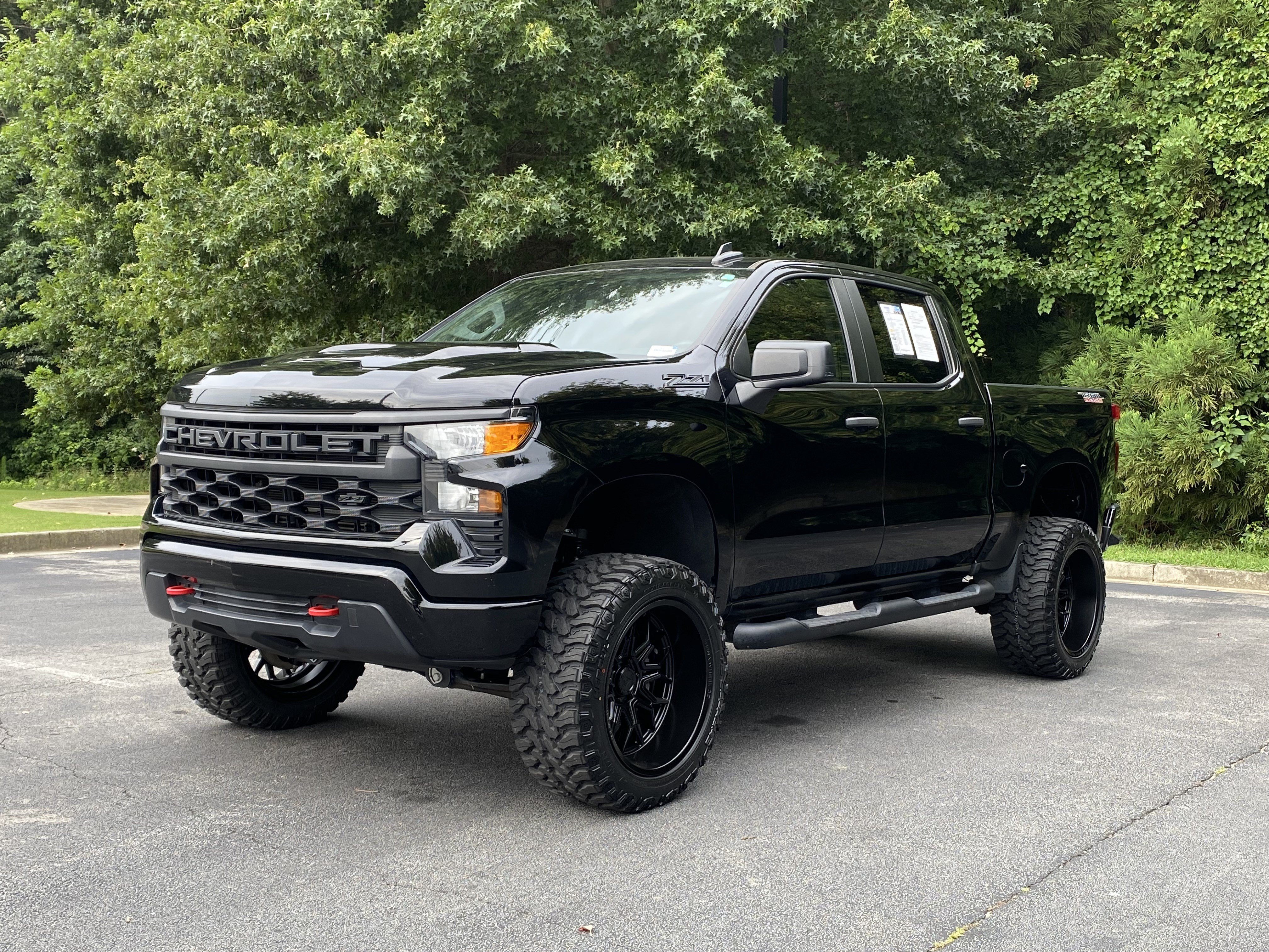 Used 2024 Chevrolet Silverado 1500 Custom Trail Boss w/ LPO, Dark Essentials Package AWD/4WD image 5