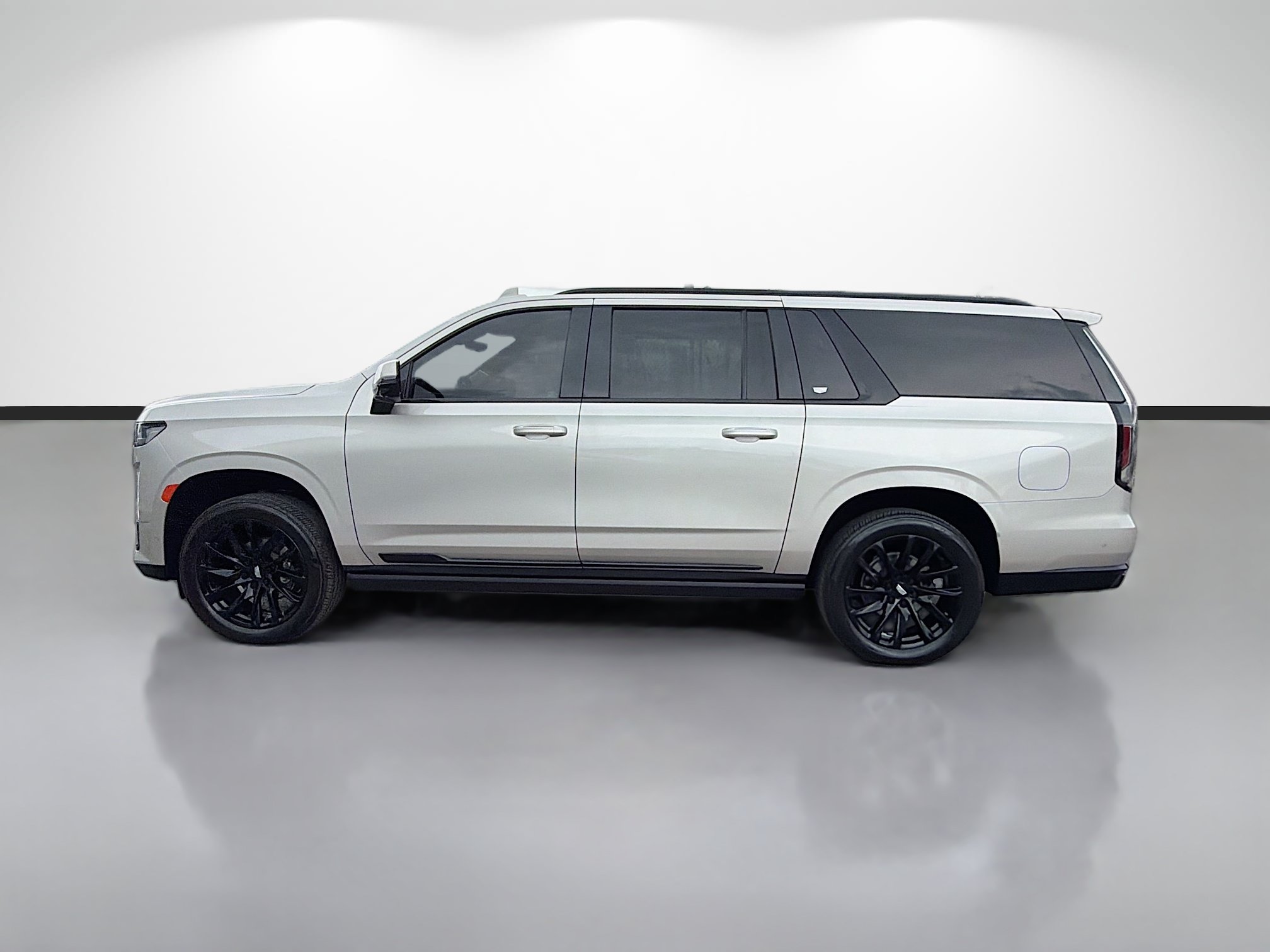 Used 2023 Cadillac Escalade ESV Sport Platinum w/ LPO, ONYX Package AWD/4WD image 6