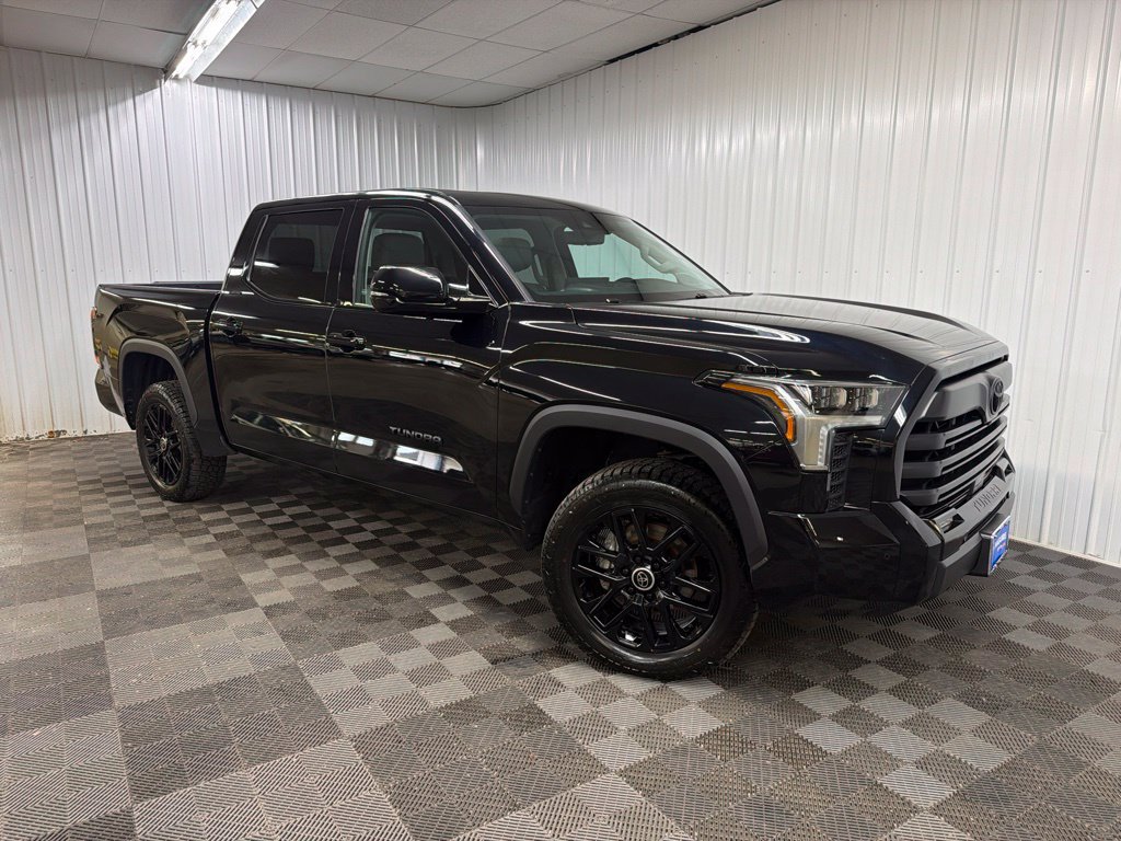 Used 2024 Toyota Tundra Limited AWD/4WD image 7