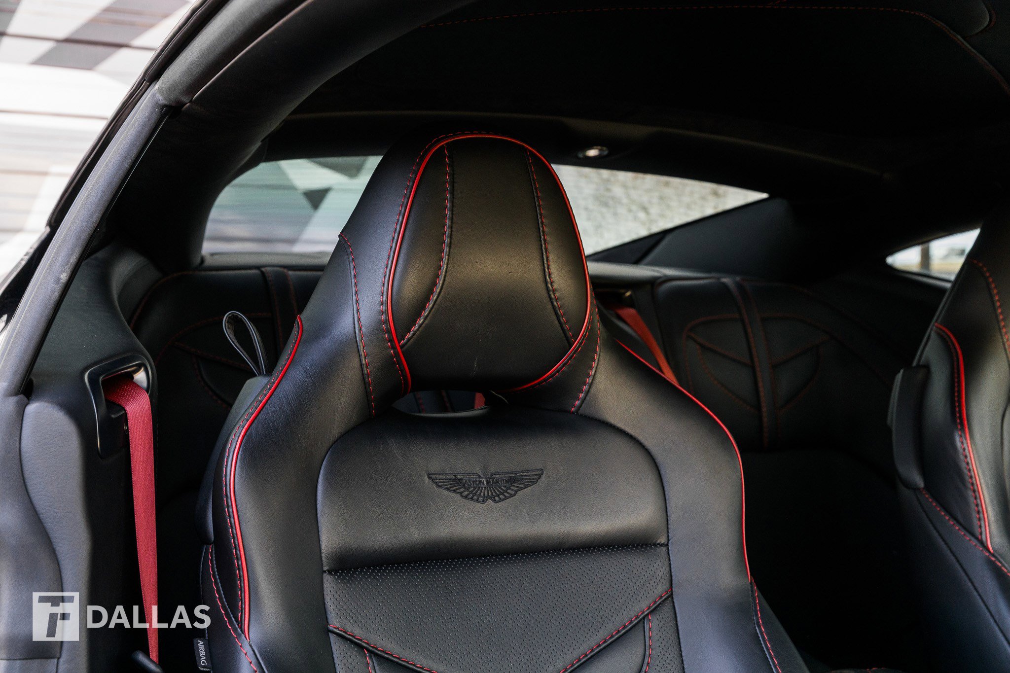Used 2020 Aston Martin DBS Superleggera RWD image 38