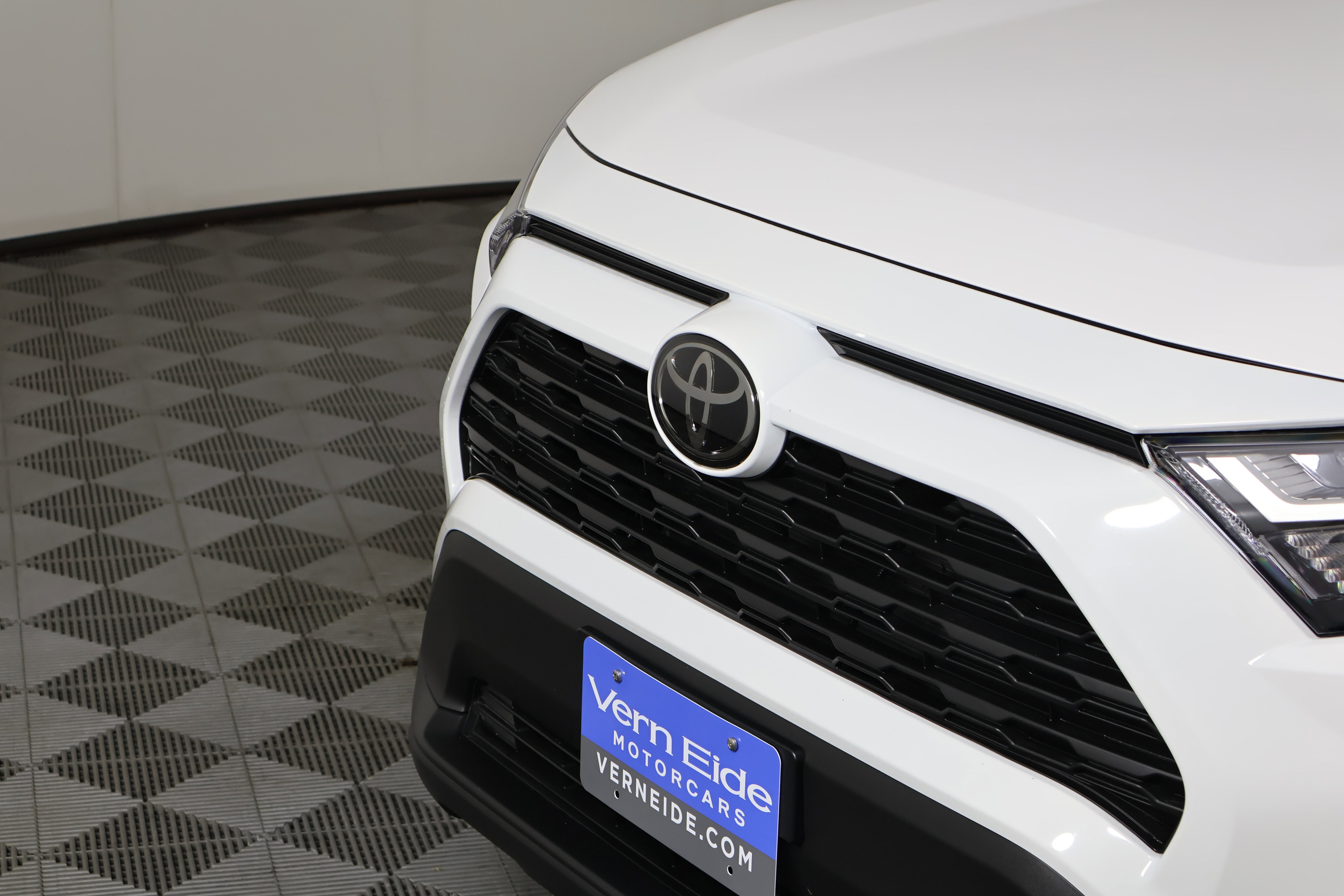 Used 2025 Toyota RAV4 XLE w/ Convenience Package image 11