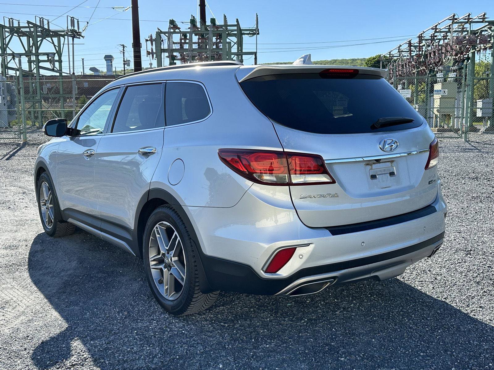 Used 2017 Hyundai Santa Fe Limited AWD/4WD image 6