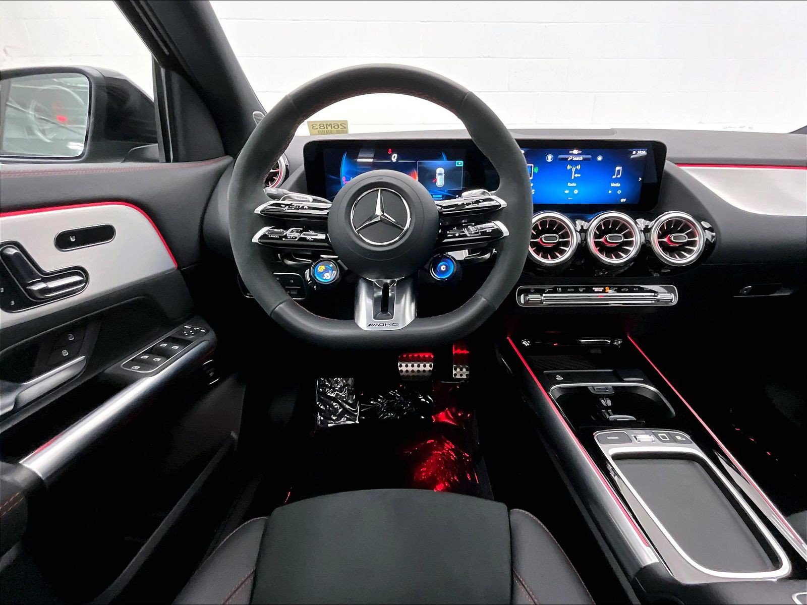 Used 2026 Mercedes-Benz GLA 35 AMG 4MATIC image 4