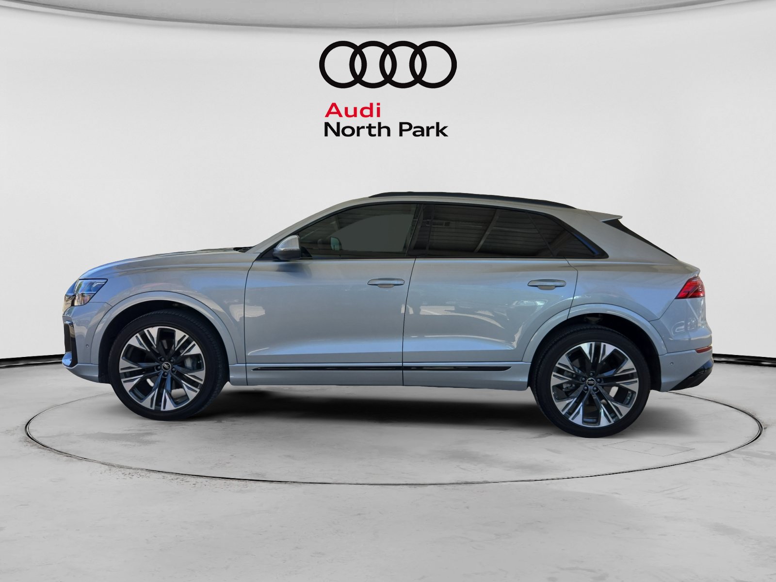 Used 2024 Audi Q8 Premium Plus AWD/4WD image 2