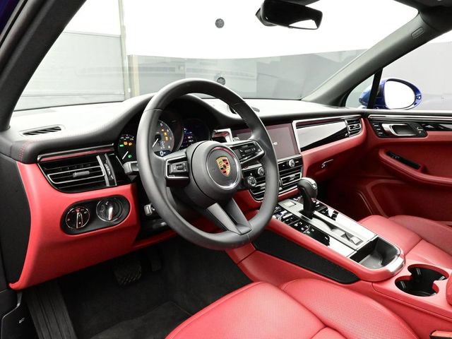 Certified 2025 Porsche Macan S AWD/4WD image 4