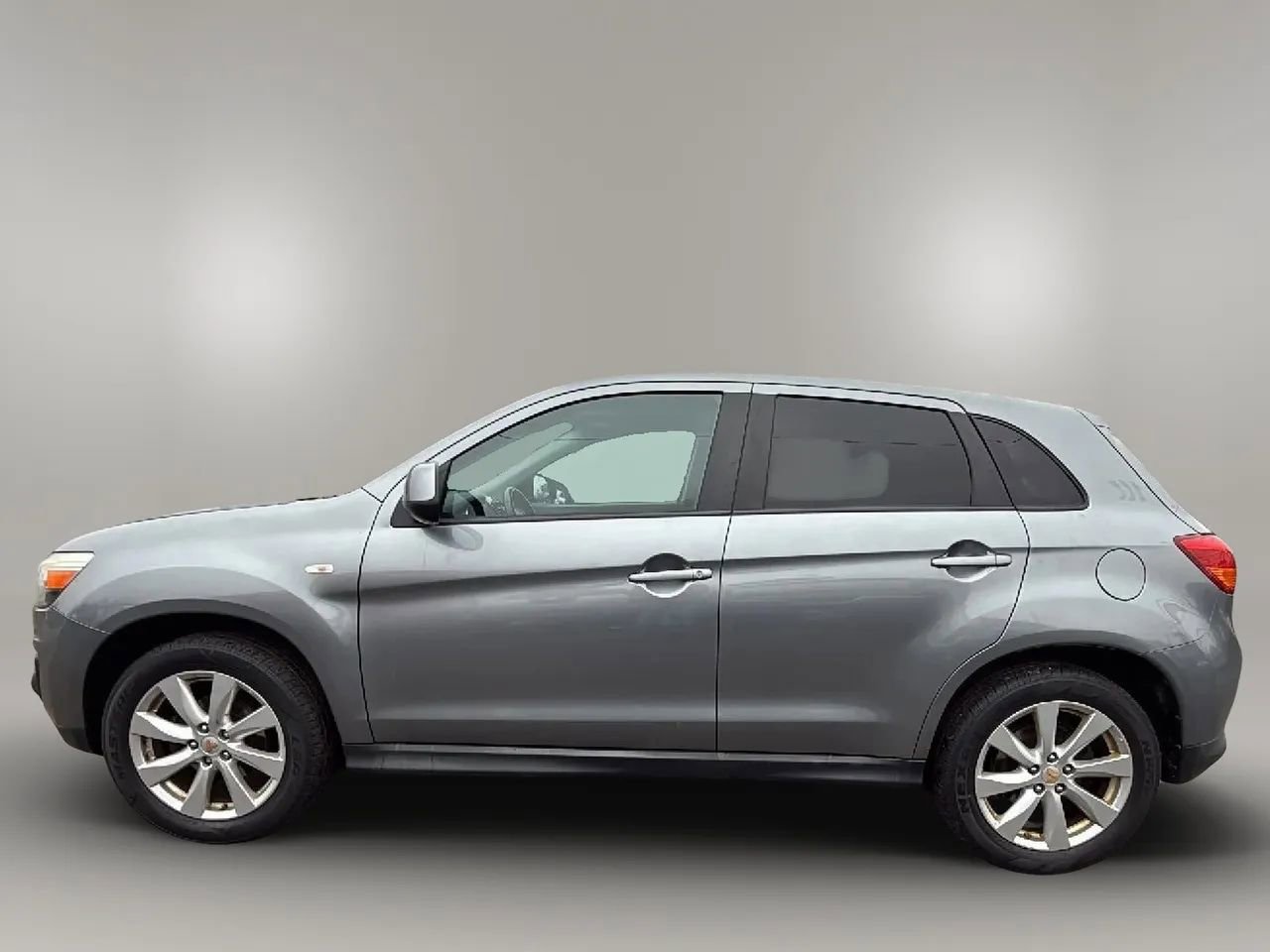 Used 2013 Mitsubishi Outlander Sport ES image 2