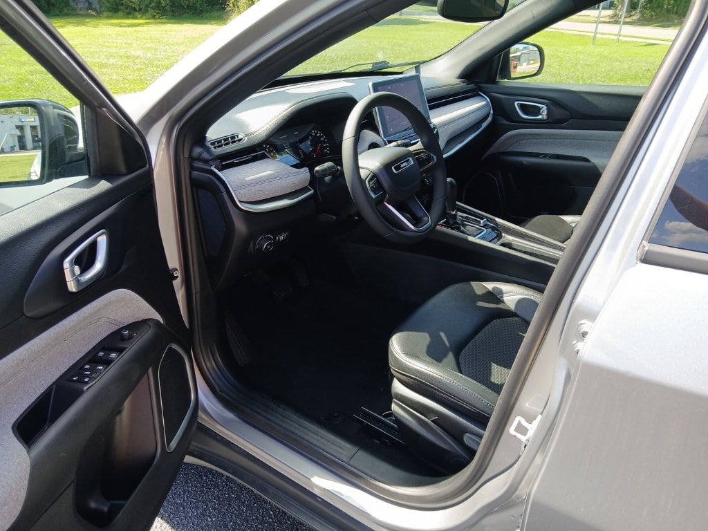 Certified 2024 Jeep Compass Latitude AWD/4WD image 8