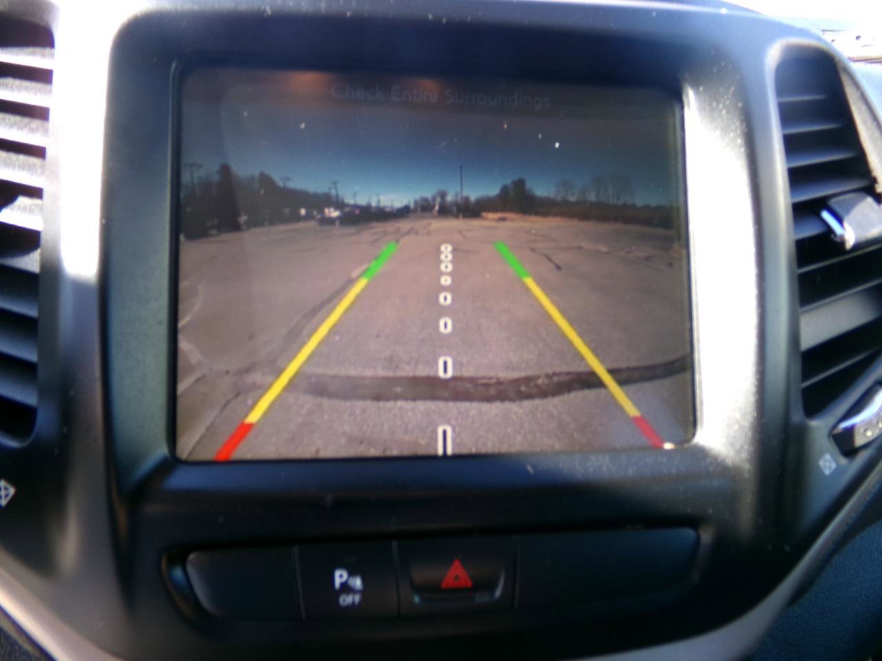 Used 2016 Jeep Cherokee Limited image 9