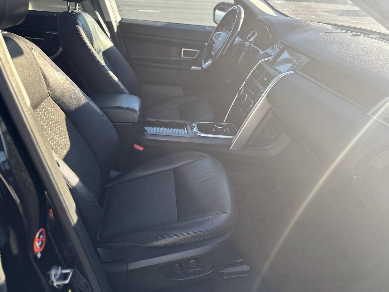 Used 2018 Land Rover Discovery Sport SE AWD/4WD image 18