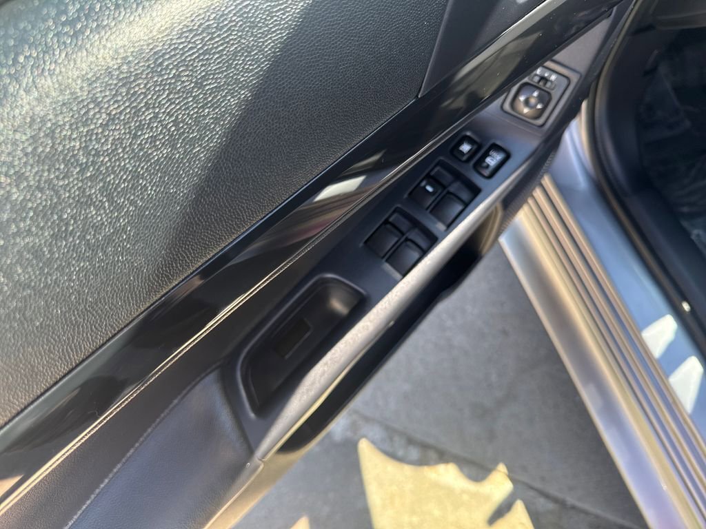 Used 2017 Mitsubishi Lancer ES image 12