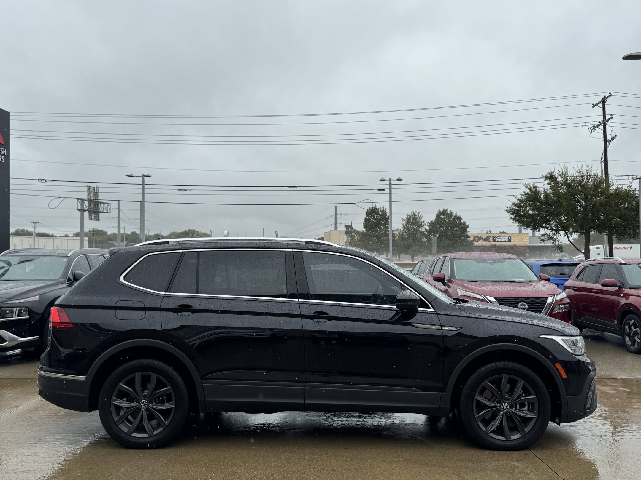 Used 2022 Volkswagen Tiguan SE FWD image 3