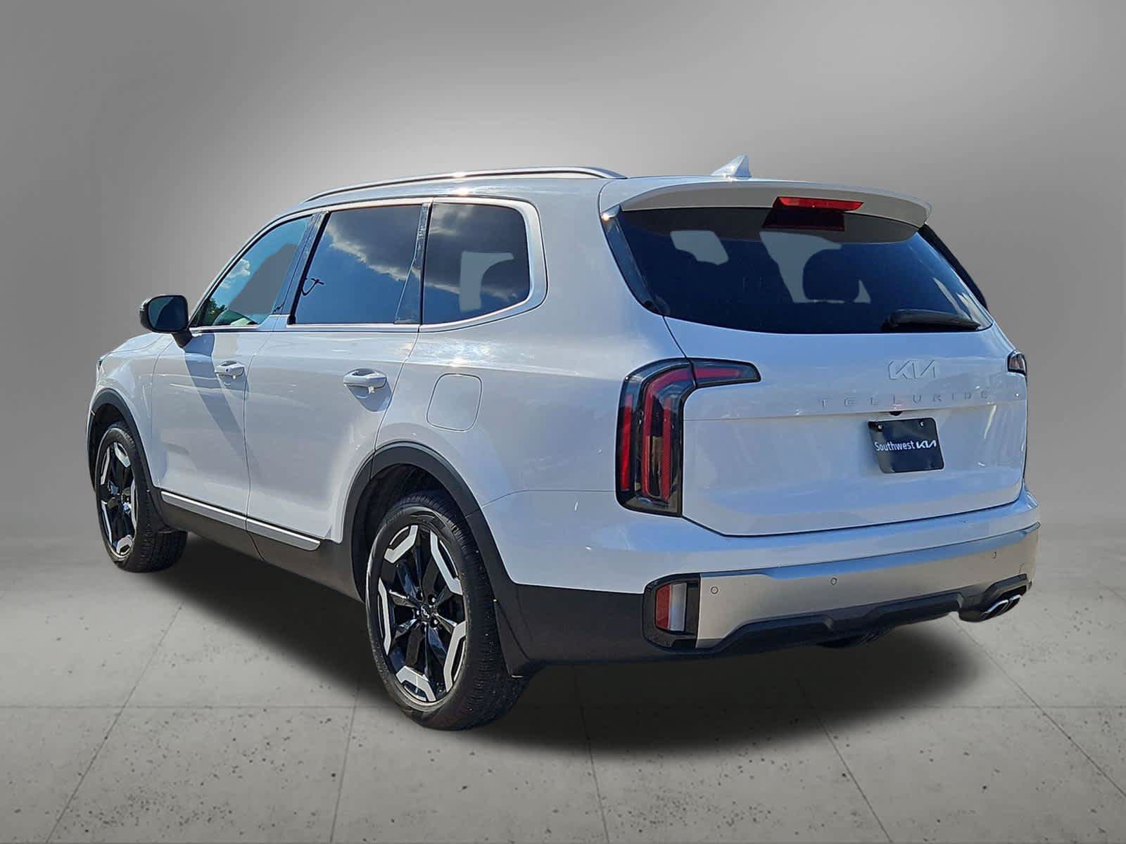 Certified 2025 Kia Telluride EX FWD image 3