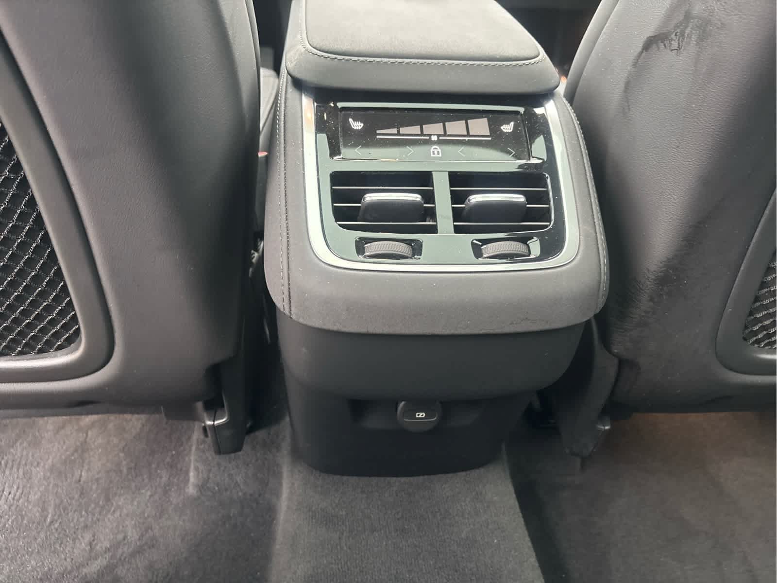 Used 2026 Volvo XC90 B6 Plus AWD/4WD image 31