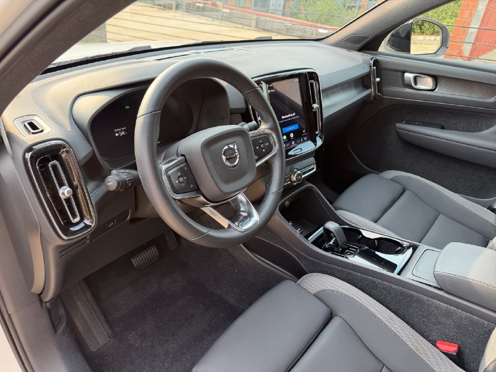 Certified 2023 Volvo C40 Recharge Core w/ Climate Package AWD/4WD image 9