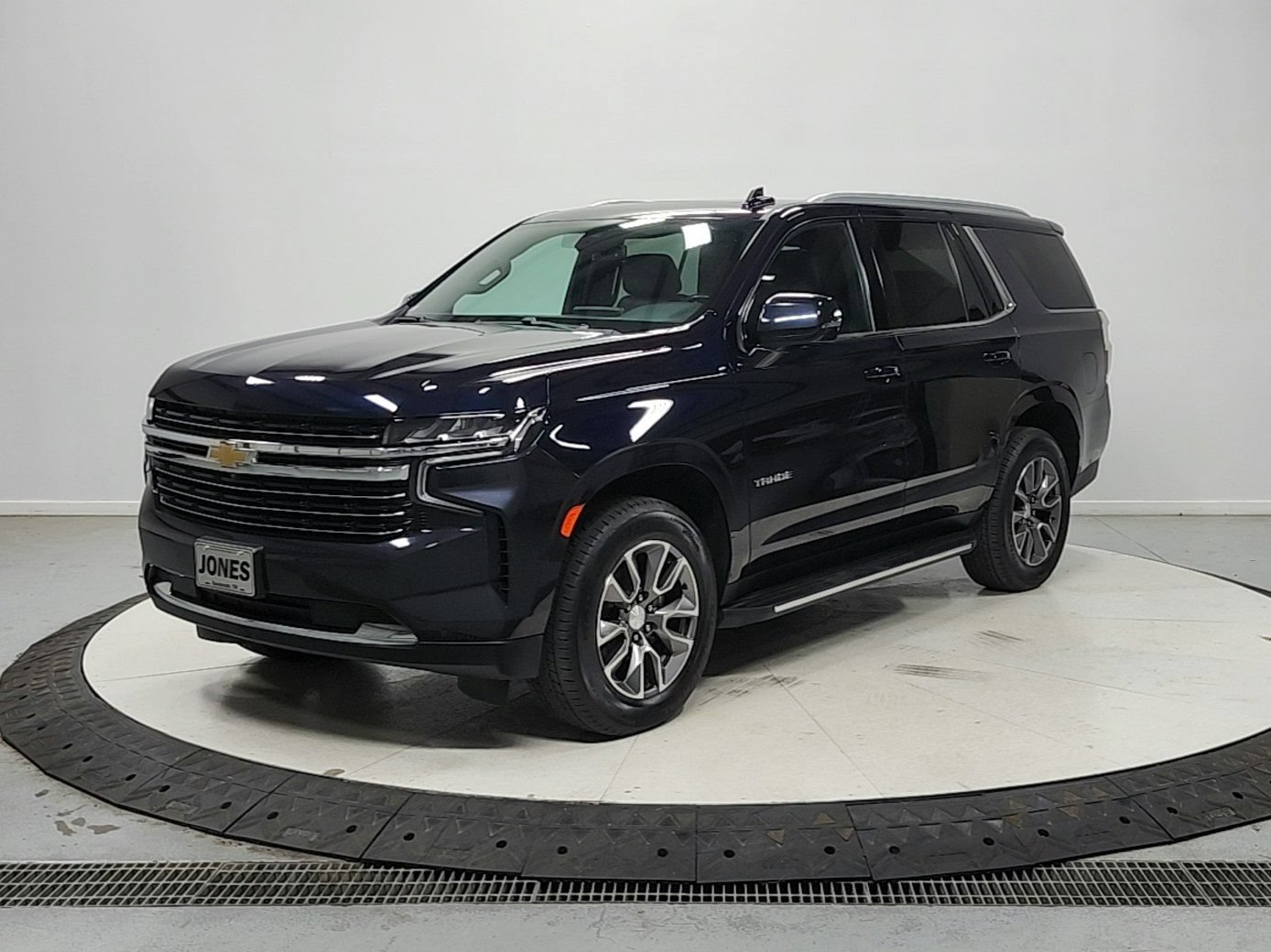 Used 2022 Chevrolet Tahoe LT w/ Luxury Package AWD/4WD image 4