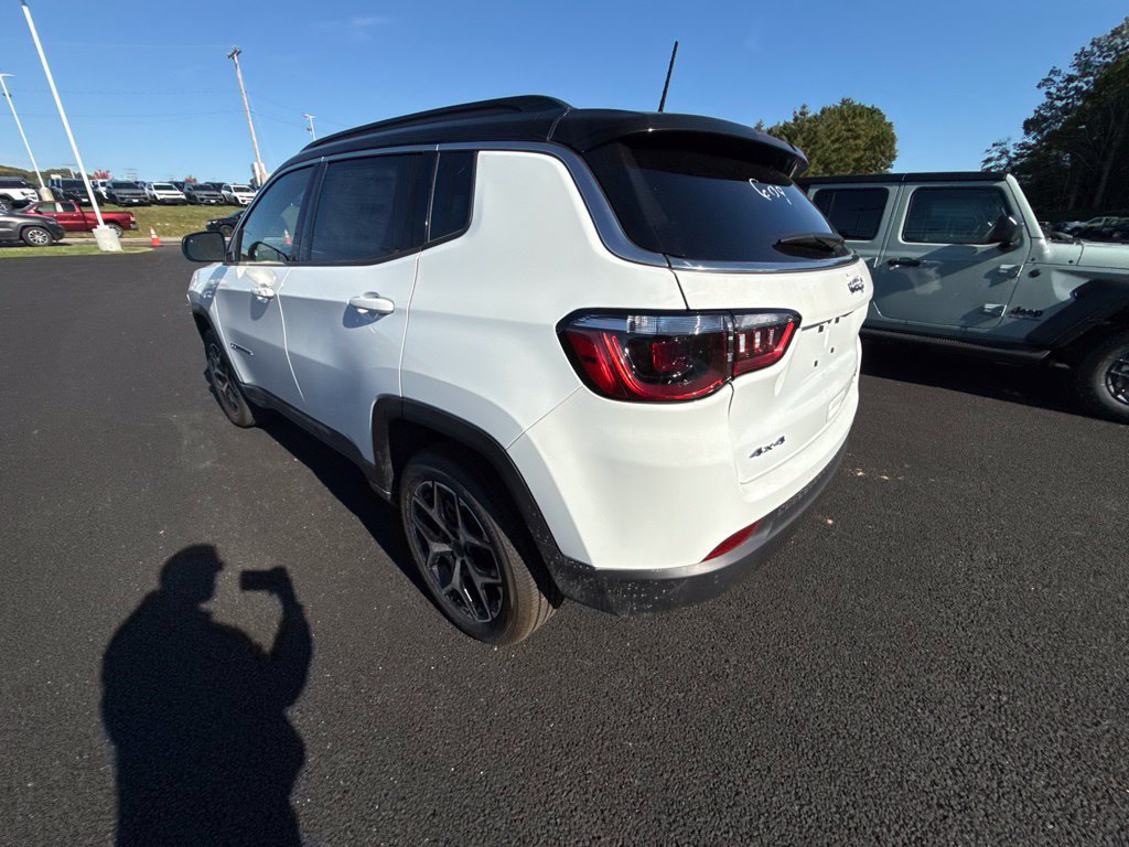New 2026 Jeep Compass Limited AWD/4WD image 3