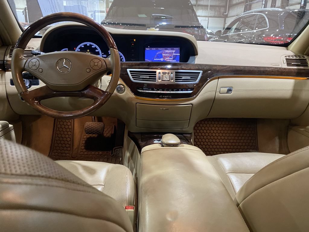 Used 2011 Mercedes-Benz S 550 4MATIC image 2