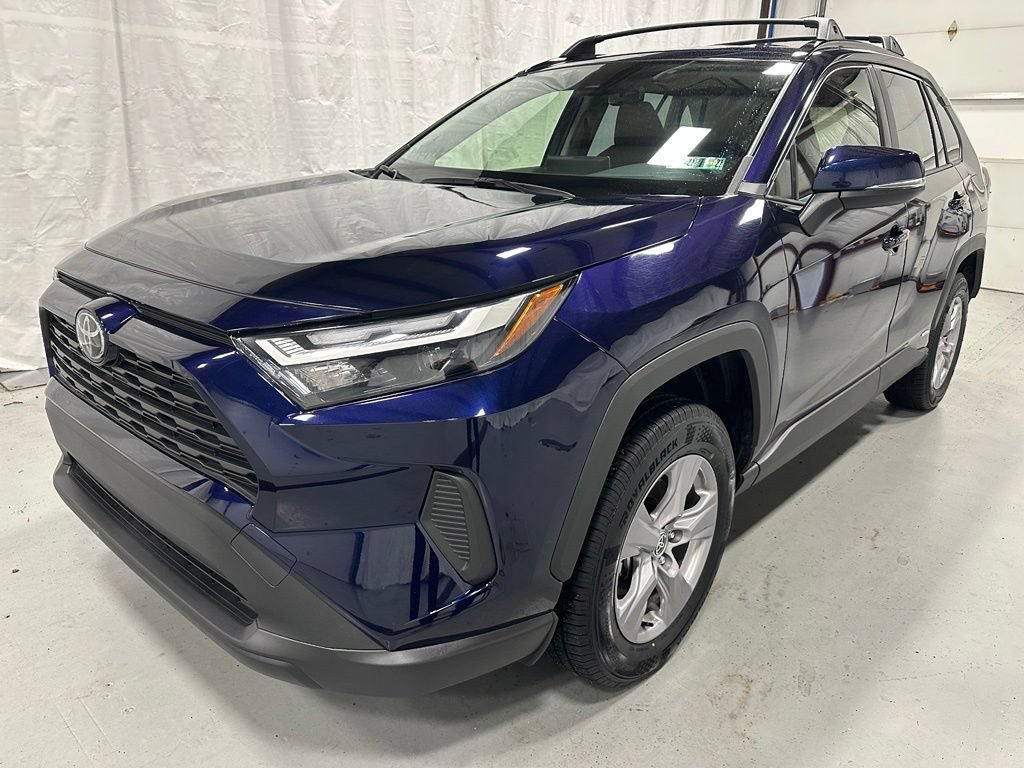 Used 2025 Toyota RAV4 XLE AWD/4WD image 3