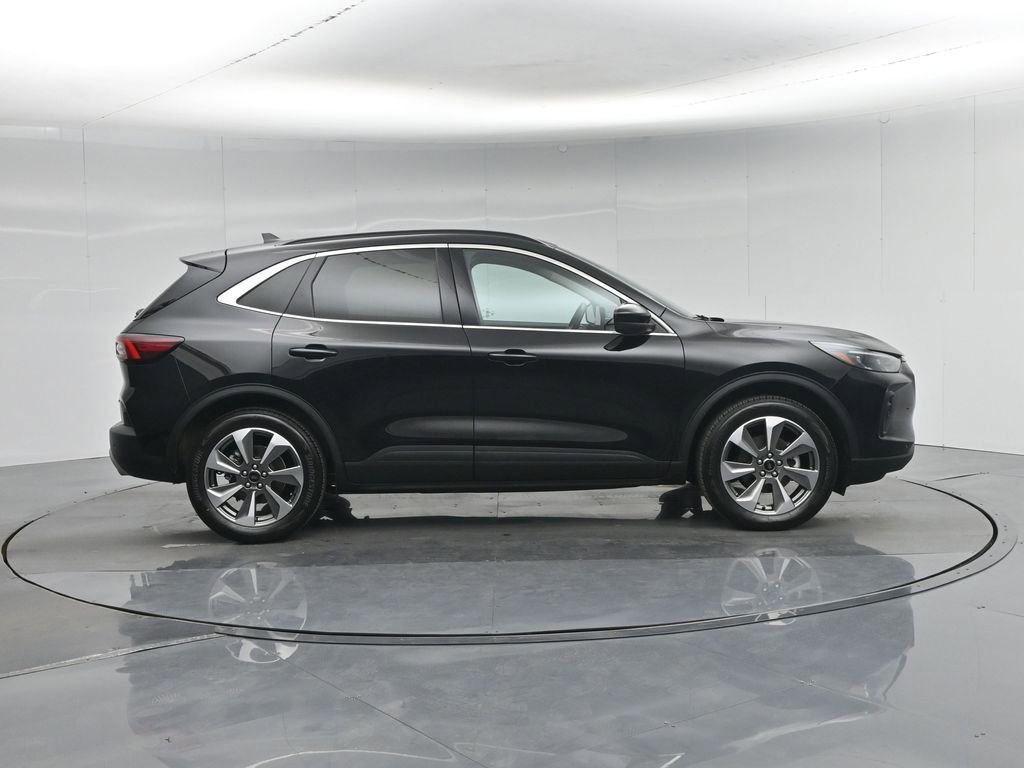 Certified 2025 Ford Escape Platinum w/ Premium Technology Package image 28