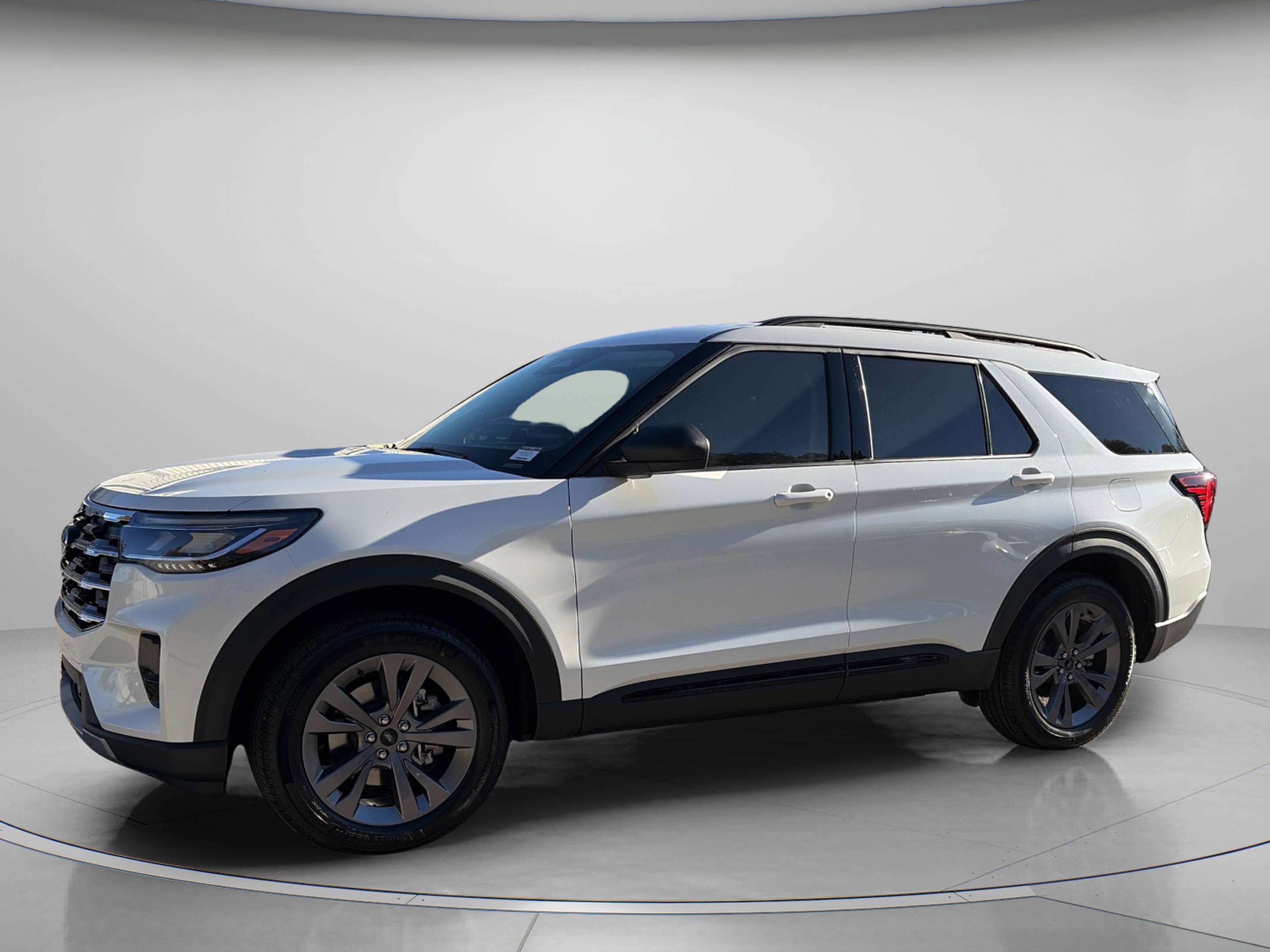 New 2026 Ford Explorer Active w/ Active Comfort Package image 2