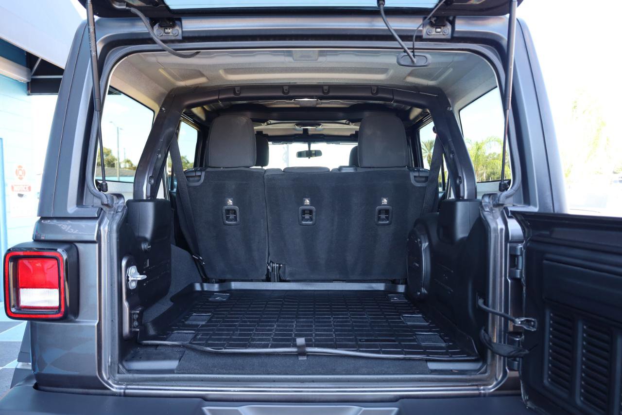Used 2018 Jeep Wrangler Unlimited Rubicon AWD/4WD image 12