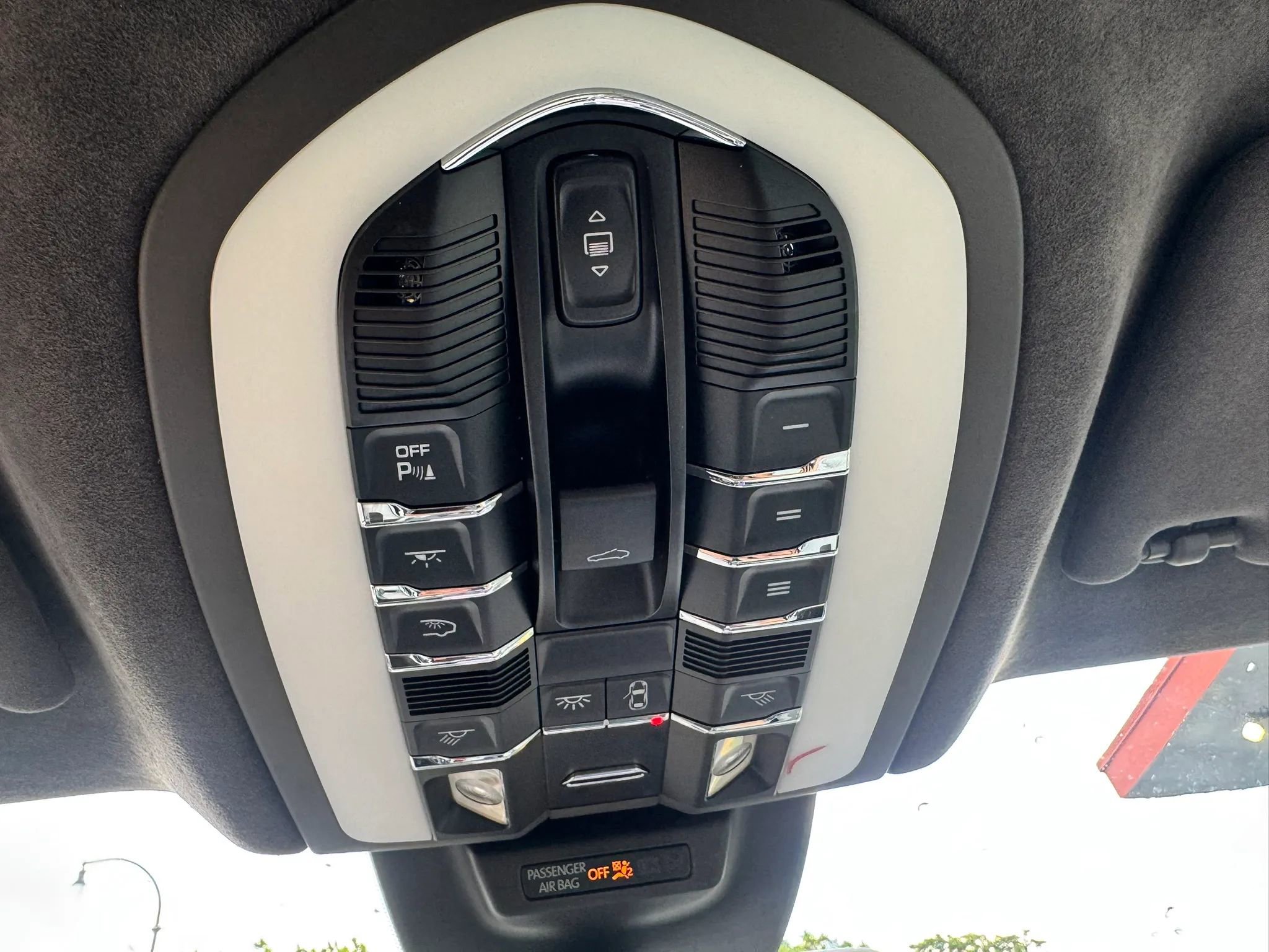 Used 2017 Porsche Macan Turbo AWD/4WD image 48