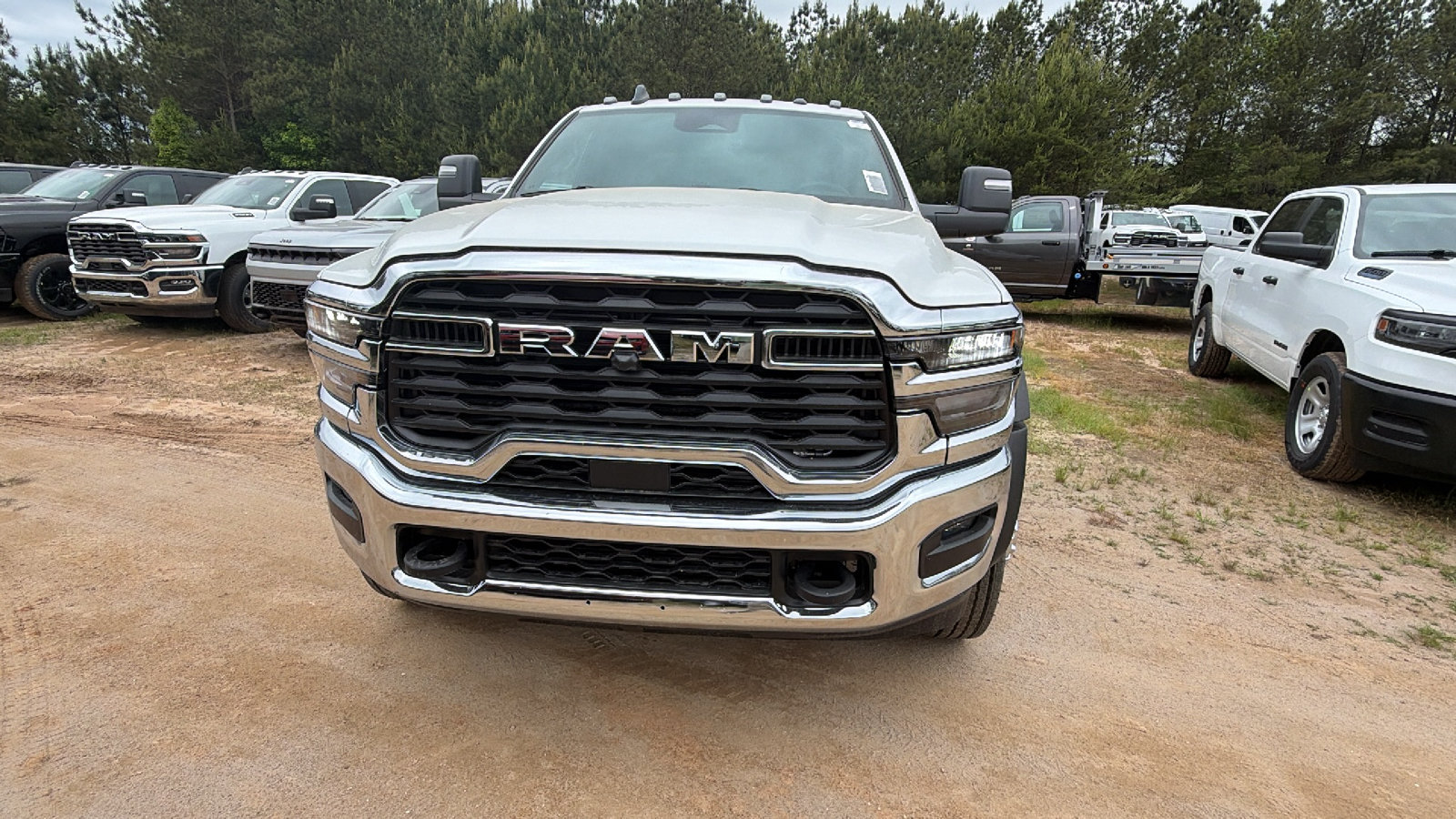 New 2026 RAM 5500 Tradesman w/ Chrome Appearance Group AWD/4WD image 3