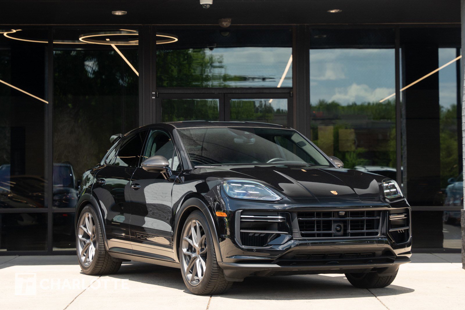 Used 2024 Porsche Cayenne Turbo GT AWD/4WD image 1