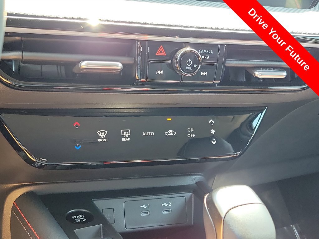 Used 2025 Nissan Kicks SR FWD image 13