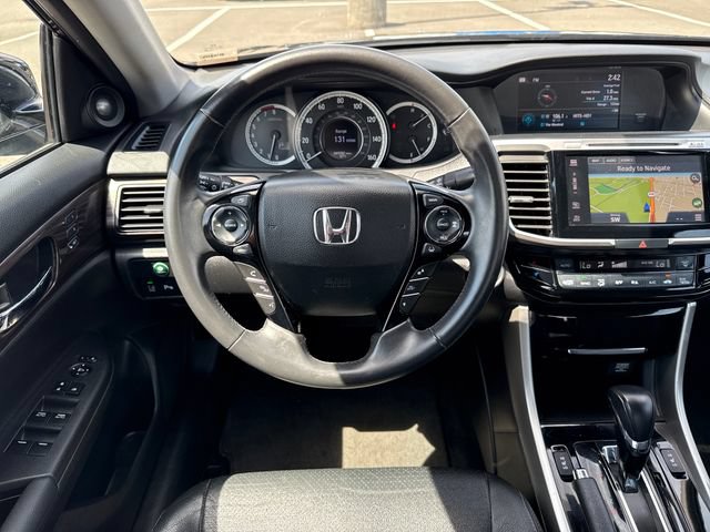 Used 2017 Honda Accord Touring image 14